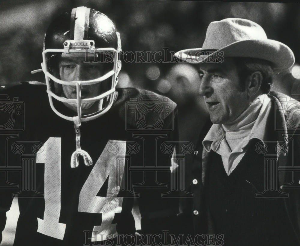 1982 Press Photo Football coach Don Anderson and player - sps00080- Historic Images