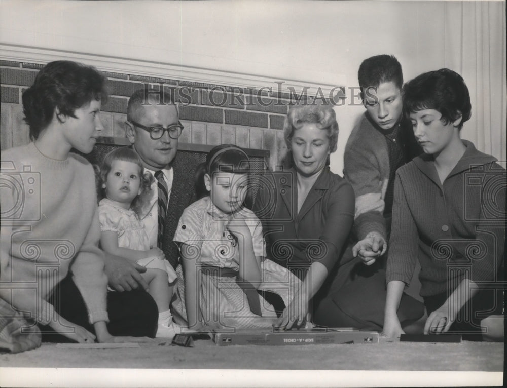 1960 Press Photo Basketball Coach Hank Anderson and his family - sps00091- Historic Images