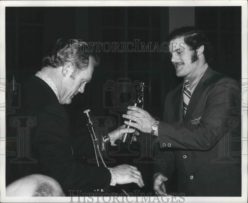 1972 Press Photo Colton football coach Steve Busch receives J. Fred Bohler Award- Historic Images