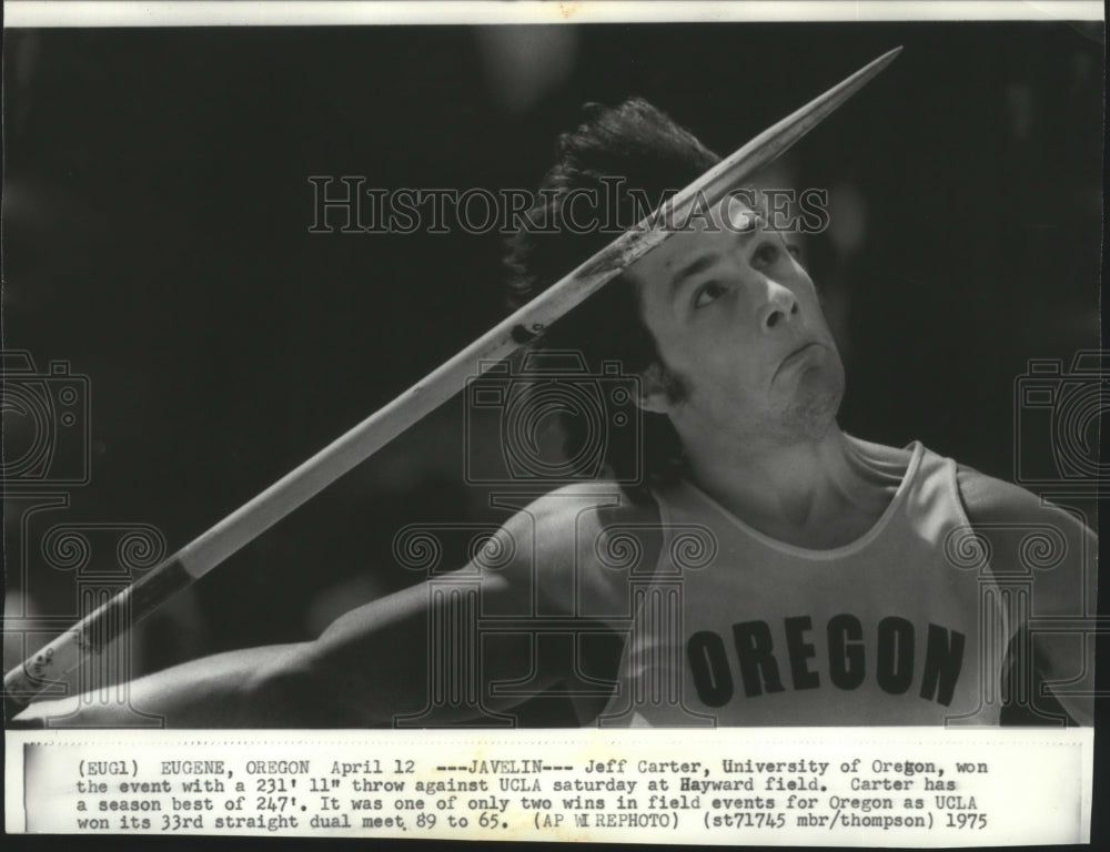 1975 Press Photo University of Oregon javelin thrower, Jeff Carter wins in event- Historic Images