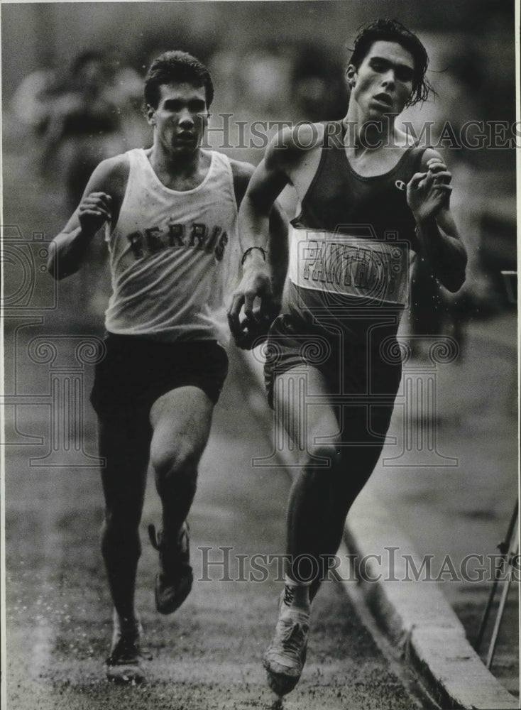 1990 Press Photo Nathan Davis of Mead and Stuart Burnham of Ferris compete- Historic Images