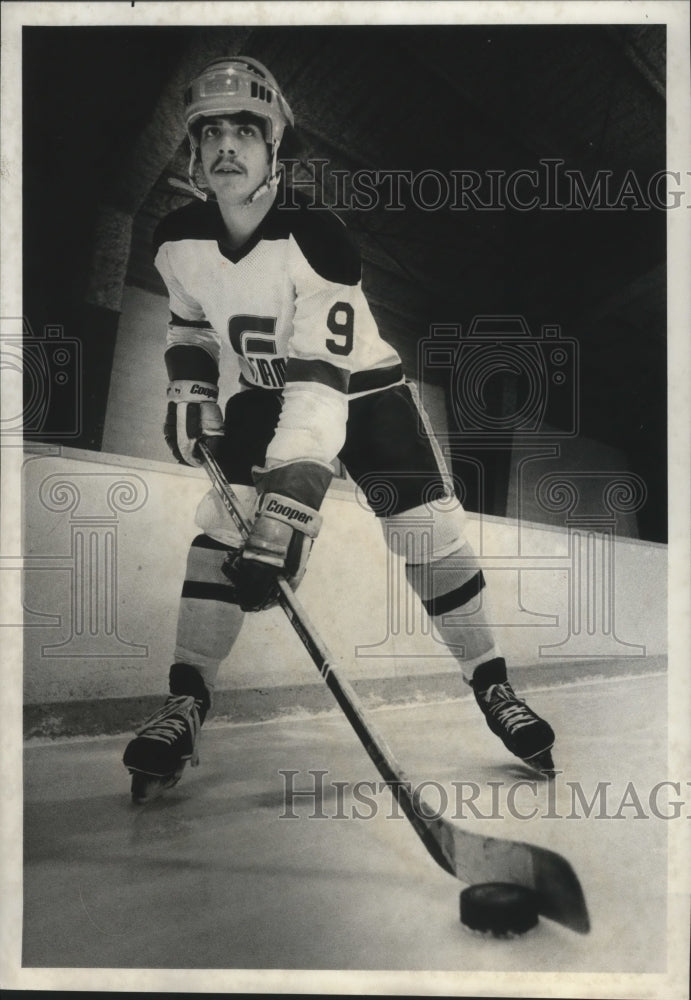 1979 Press Photo Hockey player Keith Blair controls the puck - sps00422- Historic Images