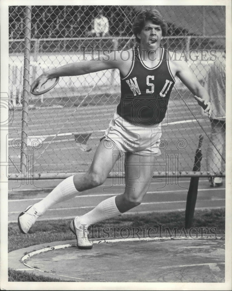 1982 Press Photo Track star Keith Collins prepares to throw - sps00463- Historic Images