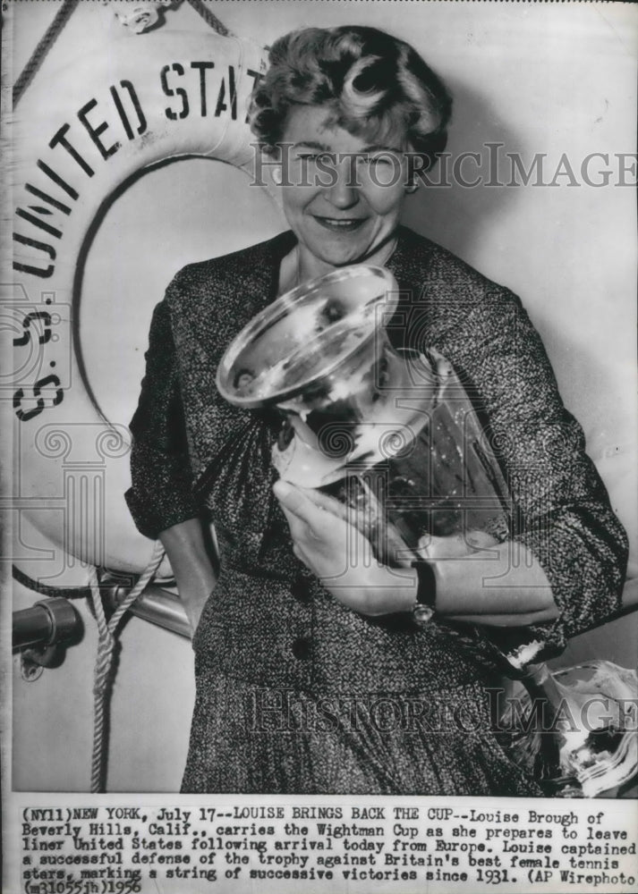 1956 Press Photo Louise Brough of Beverly Hills carries Wightman Cup for tennis- Historic Images