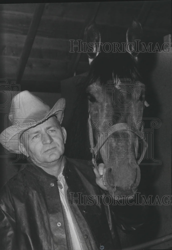 1978 Press Photo Horse racing trainer, horse owner, Vader Ashby with Candie Mia- Historic Images