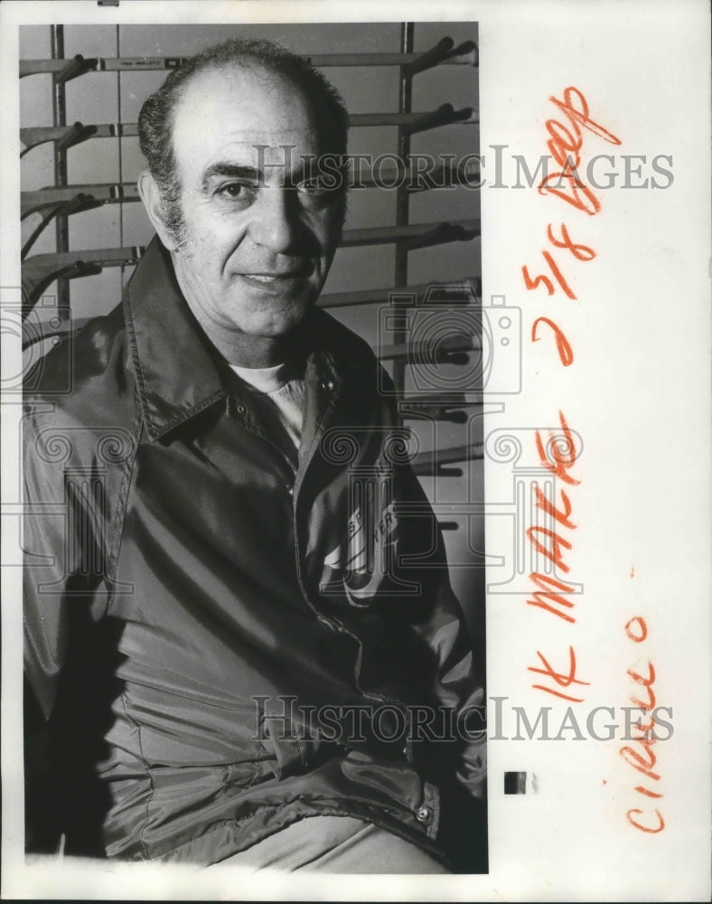 1975 Press Photo Hockey trainer Carl Cirullo - sps00909- Historic Images