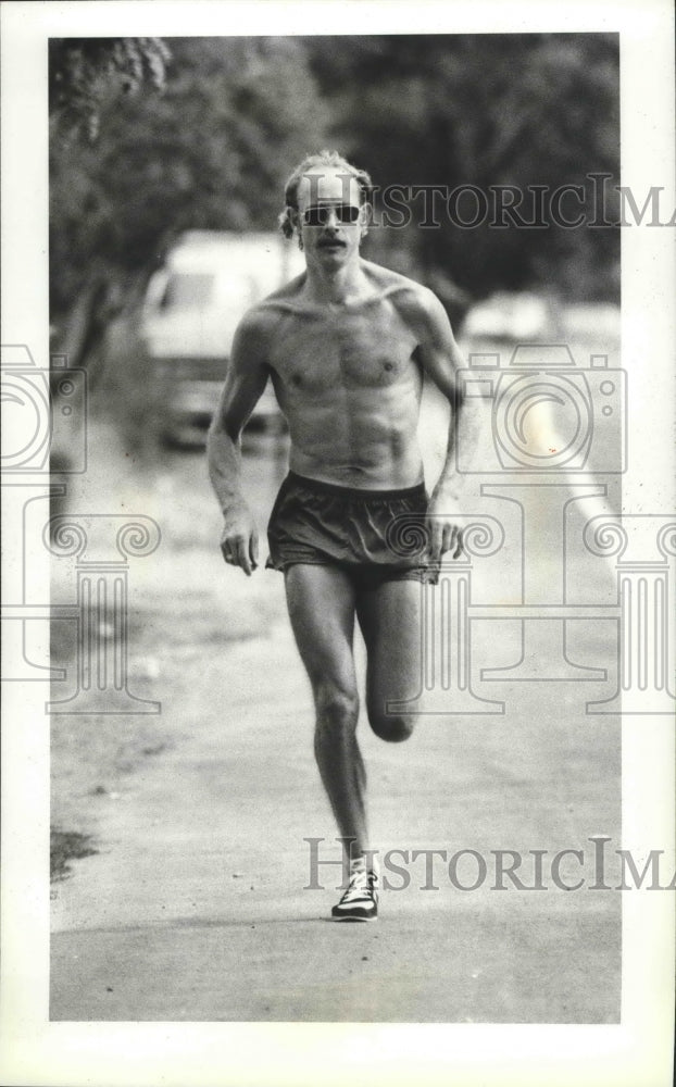 1982 Press Photo Track athlete John Blalock wins &#39;Troika&#39;, Spokane&#39;s triathlon- Historic Images