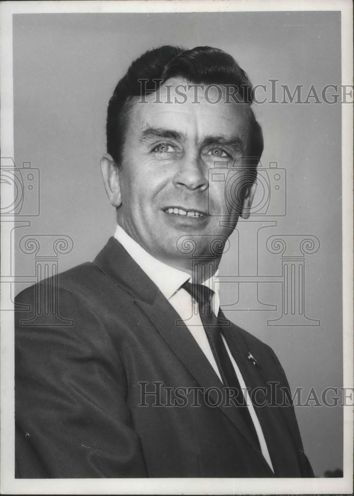 1967 Press Photo Ken Church, retired jockey, returns to Playfair Race Course- Historic Images