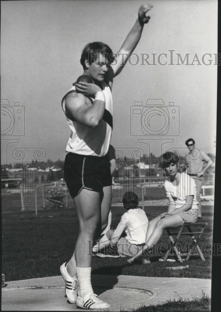 1971 Press Photo Track and field shot put athlete, Ken Crull - sps01427- Historic Images