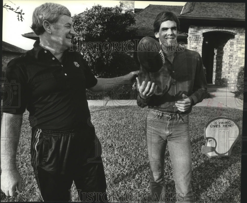 1985 Press Photo Ray Alborn-Football Coach Tosses Ball to Dan Matt - sps02112- Historic Images