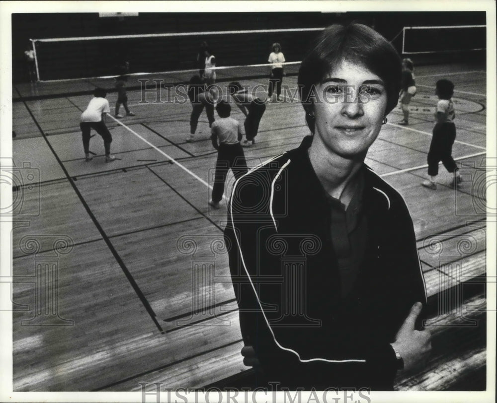 1982 Press Photo Dee Coffin, Volleyball coach - sps02121- Historic Images