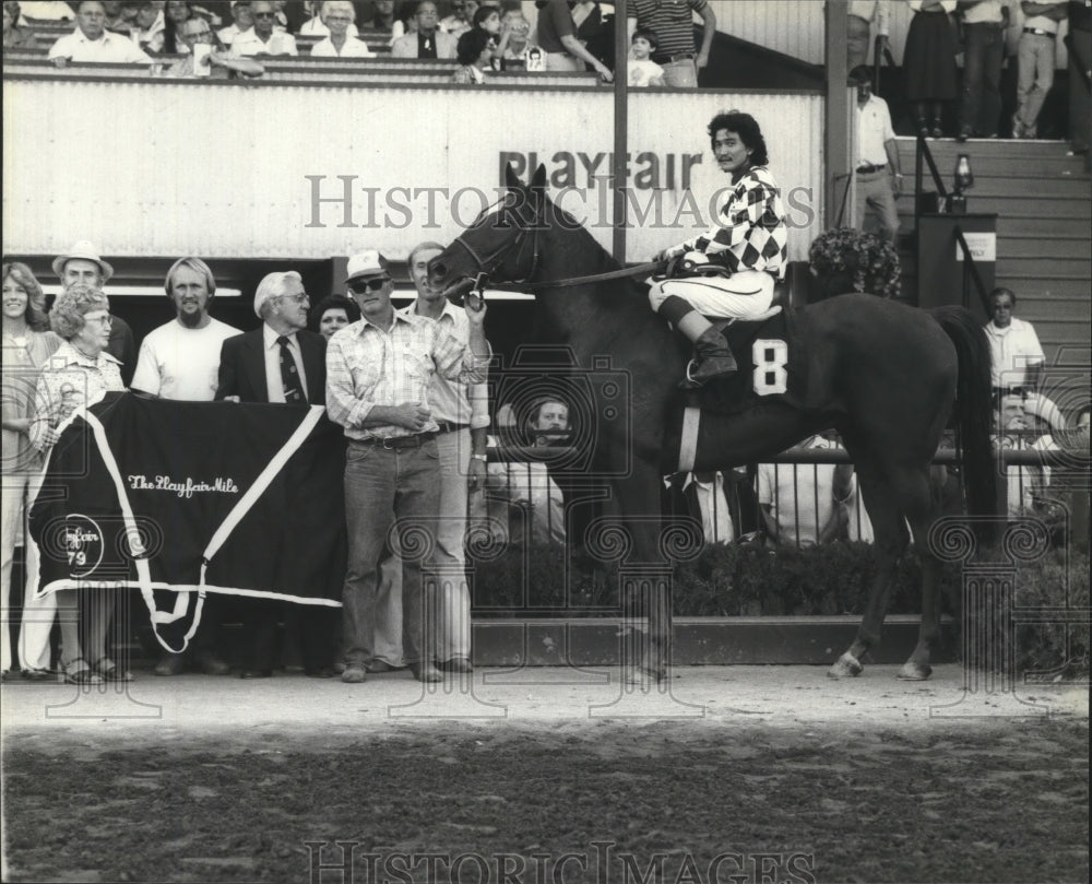 1982 Press Photo Akifumi Kato and His Horse Charmhersweet-Playfair Mile Winner- Historic Images