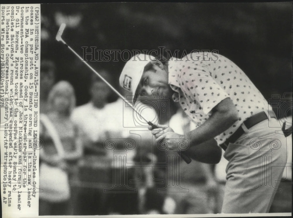 1976 Press Photo Golfer, Charles Coody coaxes in a par putt on 15 - sps02996- Historic Images