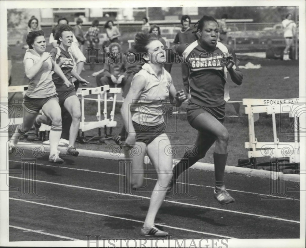 1978 Press Photo Gonzaga track &amp; field athlete, Pauline Henry &amp; SP&#39;s Shelly Ross- Historic Images