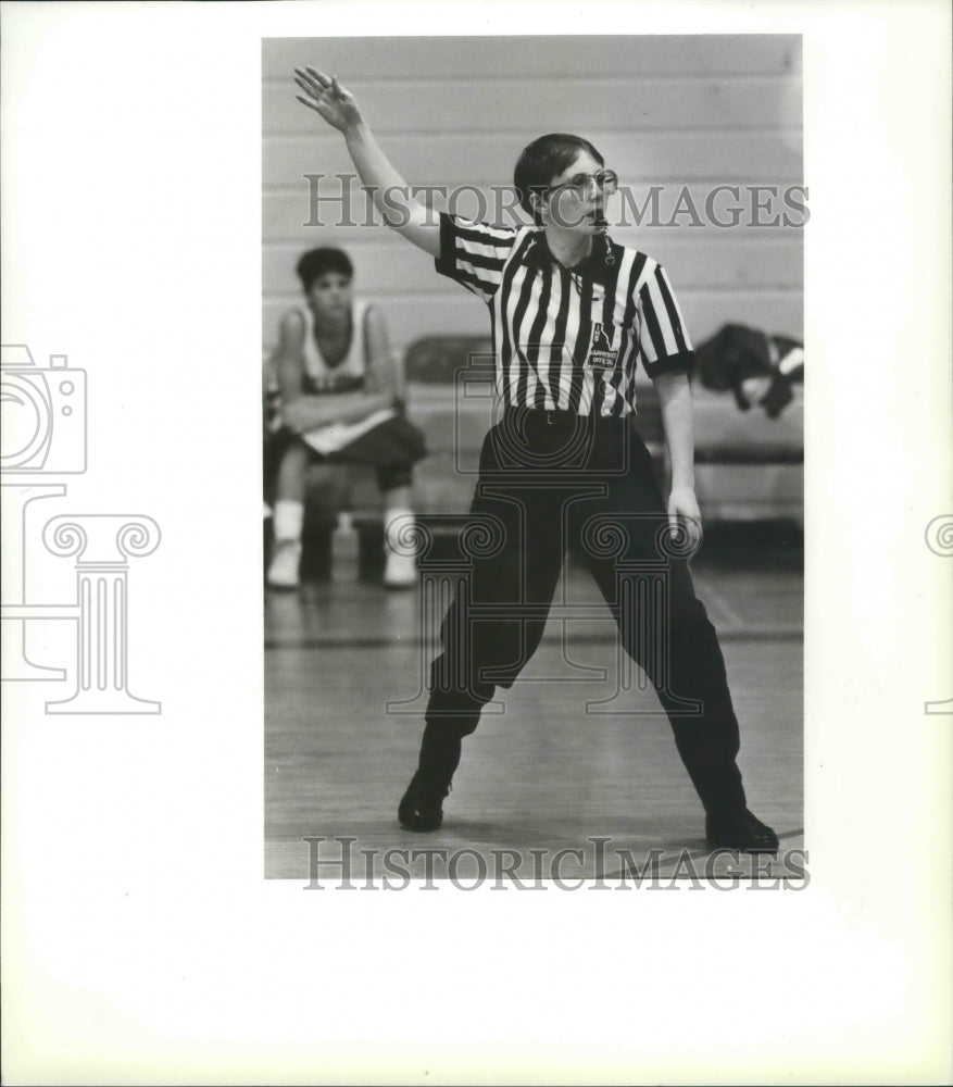 1987 Press Photo Basketball referee, Tami Haldahl - sps03783- Historic Images