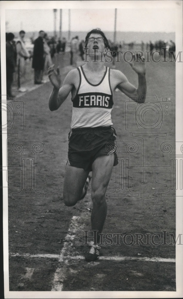 1972 Press Photo Ferris track and field athlete, Ken Henry - sps03976- Historic Images