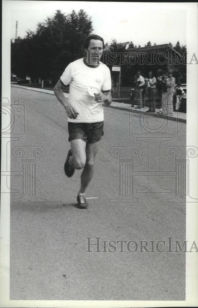 1983 Press Photo Track and field winner, Terry Heath - sps04124- Historic Images