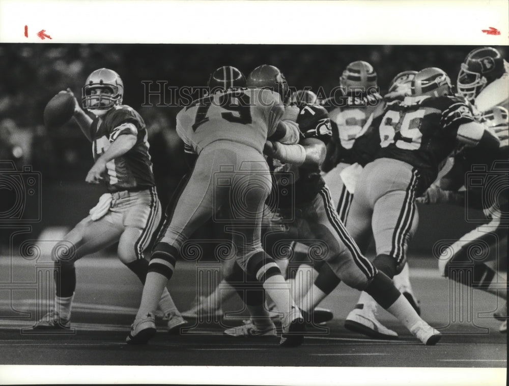 1984 Press Photo David Krieg-Football Quarterback Snapping a Pass Down Field- Historic Images