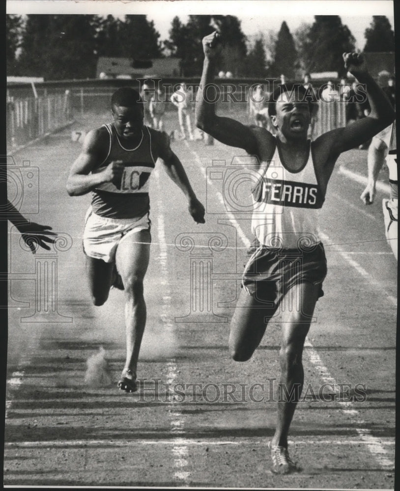 Press Photo Ferris track and field athlete, Larry Goncalves, wins race- Historic Images