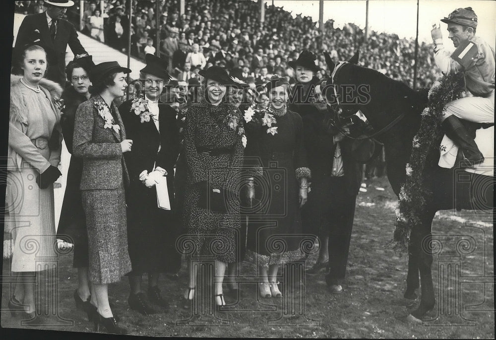 1936 Press Photo Ladies greet jockey at Playfair horse racing Derby Day in 1936- Historic Images