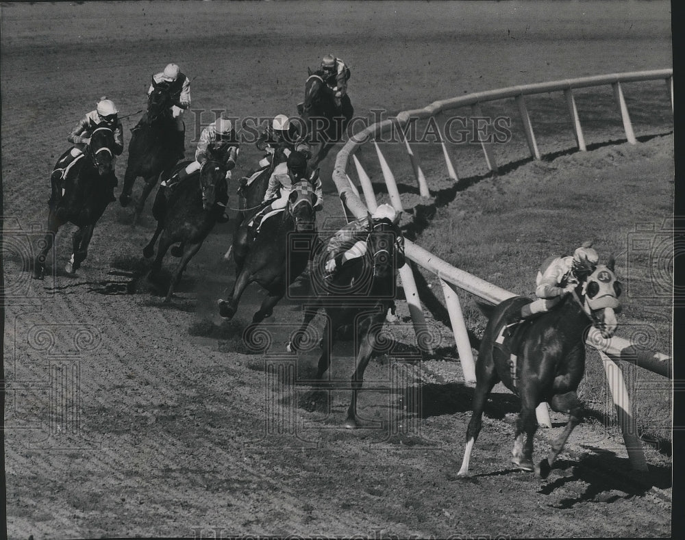 1966 Press Photo Jockeys in horse racing action - sps05862- Historic Images