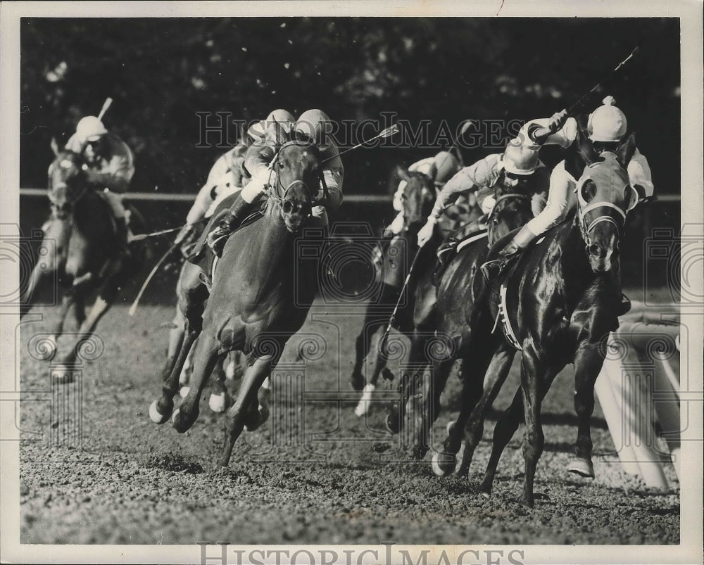 1982 Press Photo Horse Racing, Thai me Tip ridden by Randy Colton - sps05980- Historic Images