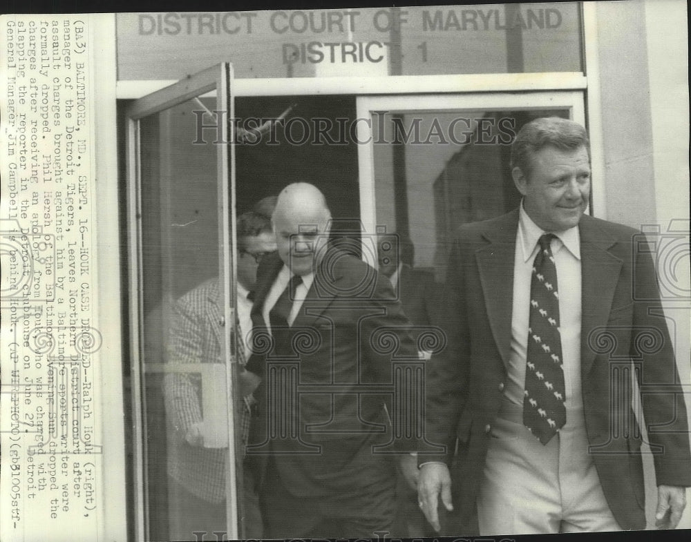 1975 Press Photo Detroit Tigers manager Ralph Houk leaves court looking relieved- Historic Images