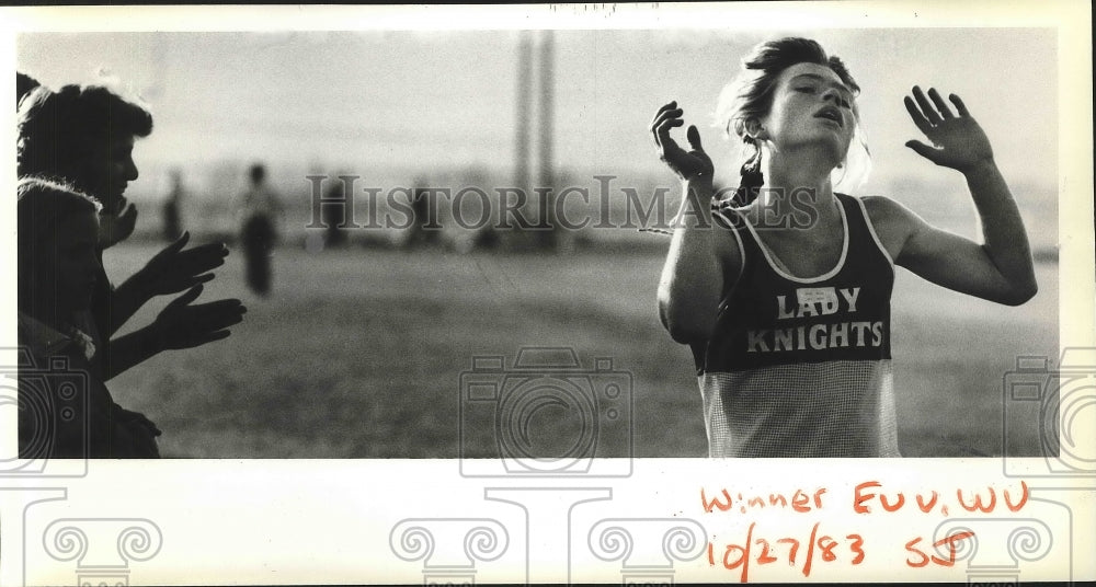 1983 Press Photo Washington University&#39;s Track runner Katie Dogg wins - sps06205- Historic Images