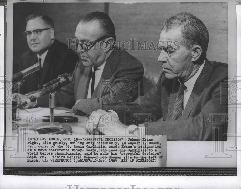 1964 Press Photo August Busch reads Johnny Keane&#39;s resignation at MO press meet- Historic Images