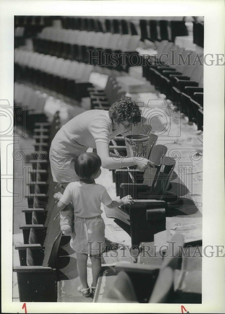 1988 Press Photo Mother-child team help repaint seats at the Coliseum in Spokane- Historic Images