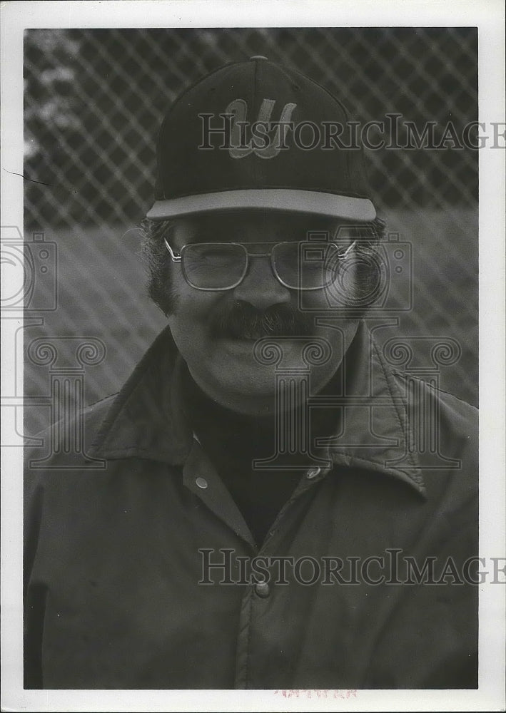 1975 Press Photo Walter B. &quot;Spike&quot; Grosvenor, Whitworth College baseball coach- Historic Images