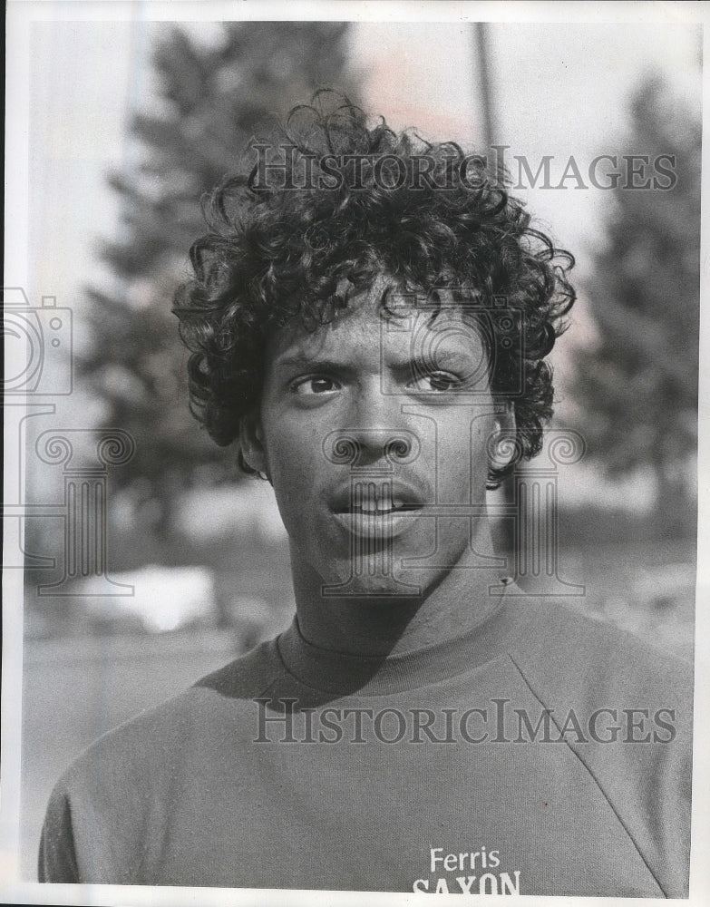 1973 Press Photo Ferris Saxons track and field athlete, Larry Hunt - sps06728- Historic Images