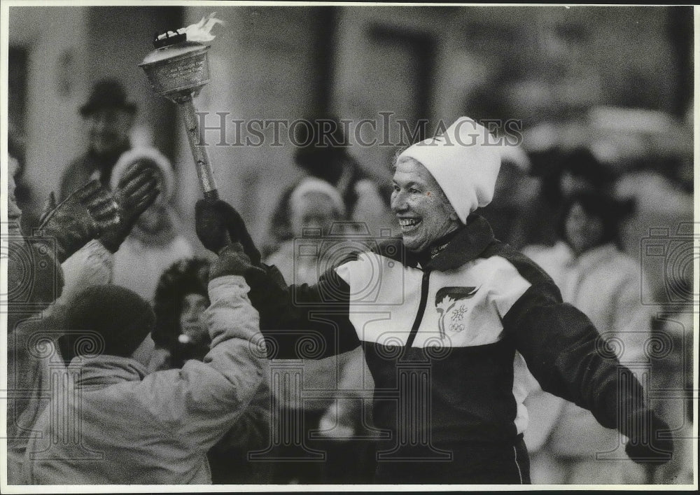 1988 Press Photo Joyce M. Coma carries the 1988 Olympic Winter Games torch- Historic Images