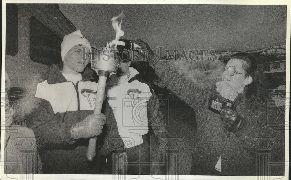 1988 Press Photo Jay McAlister, carries the 1988 Olympic Winter Games torch- Historic Images