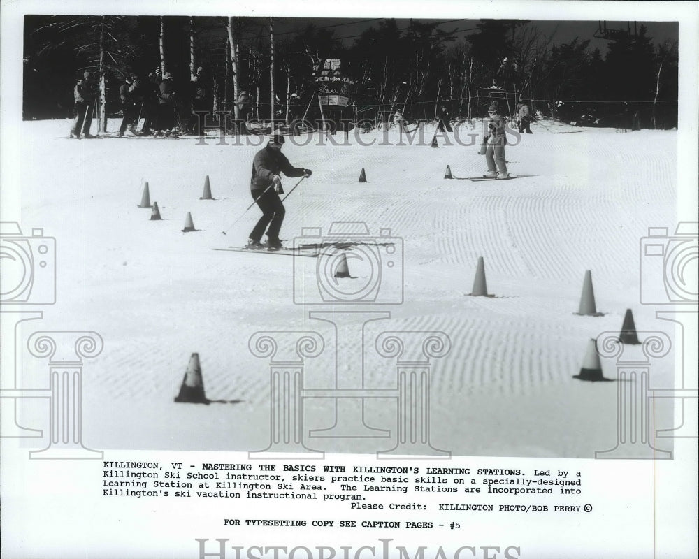 1989 Press Photo Skiers learn the basics at Killington Ski School in Vermont- Historic Images