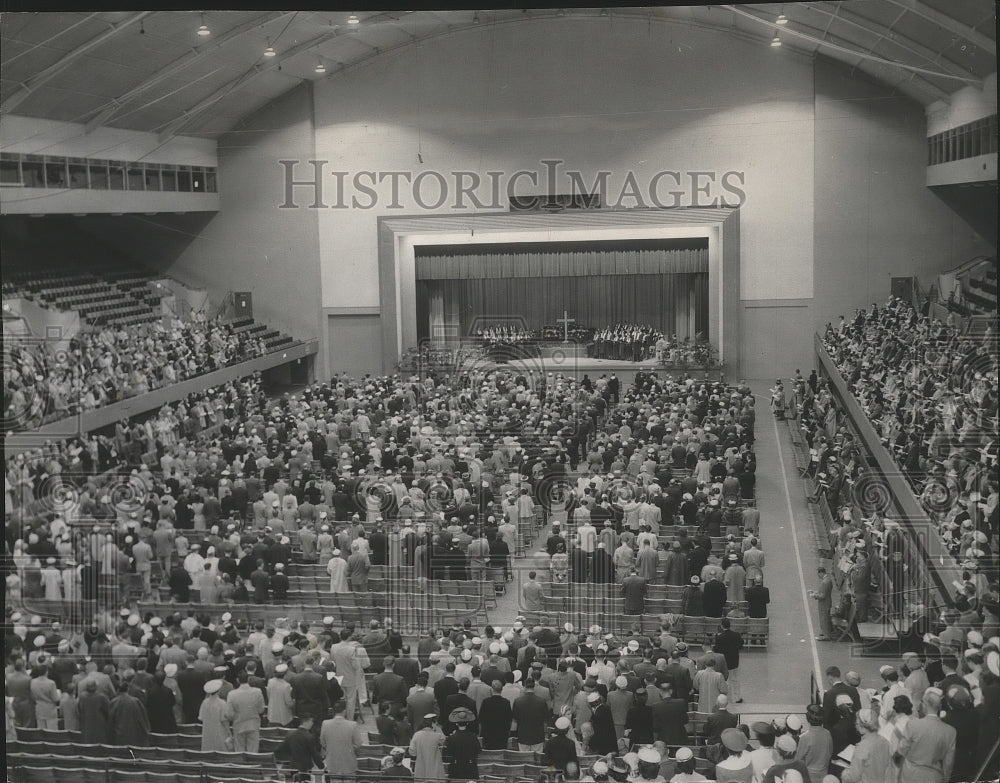 1956 Press Photo Thousands of people at early Coliseum service. - sps07930- Historic Images