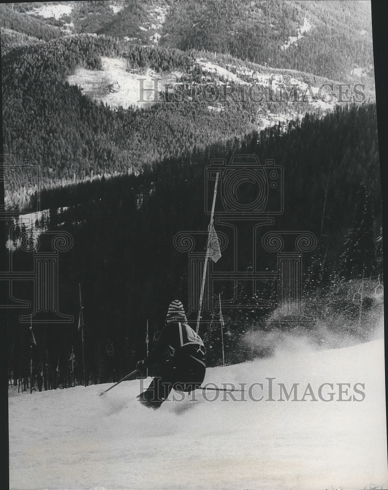 1976 Press Photo James Tidball during ski tournament at 49 Degrees North- Historic Images