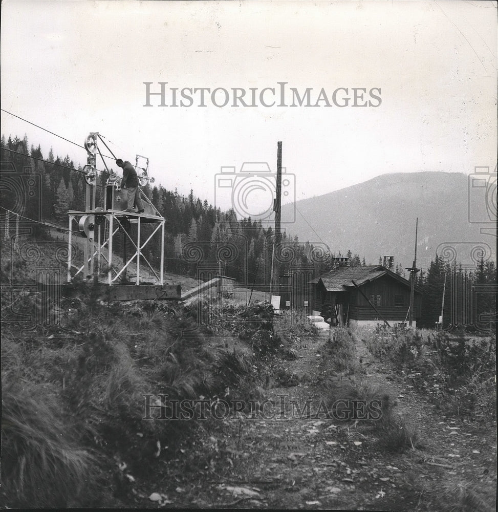 1955 Press Photo Newly painted lower terminal beginners tow at Lookout Pass- Historic Images