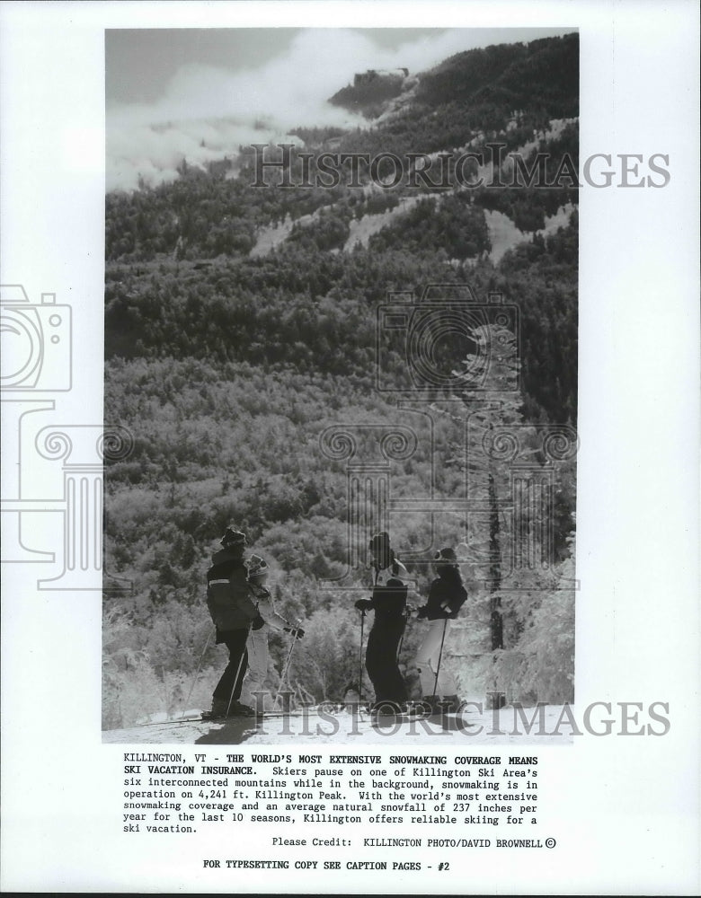 1989 Press Photo Skiers pause on one of Killington Ski Areas in Vermont- Historic Images