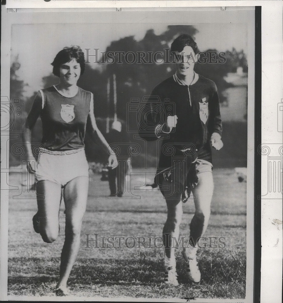 1985 Press Photo Spokane&#39;s Gerry Lindgren and Marie Mulder of U.S. track team- Historic Images