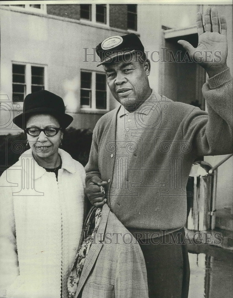 1972 Press Photo Former boxing champ, Joe Louis and his wife - sps08526- Historic Images