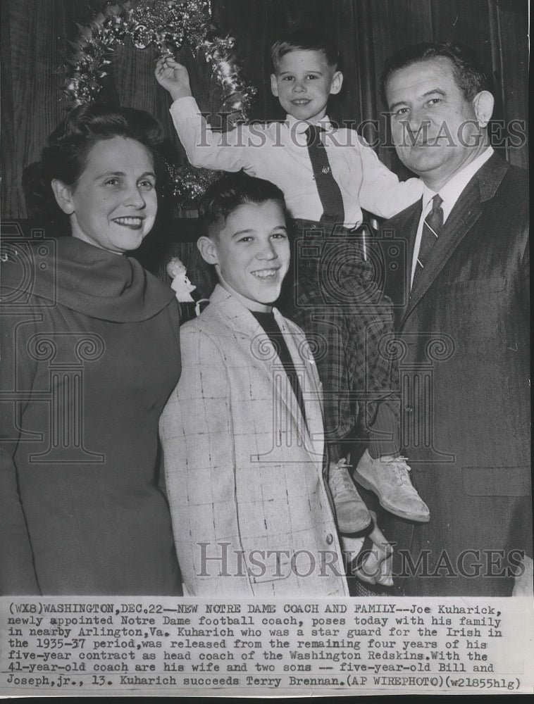 1958 Press Photo Joe Kuharick, new Notre Dame football coach, poses with family- Historic Images