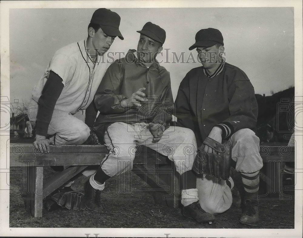 1955 Press Photo N.C. Baseball Al Manfred talks to his players - sps08659- Historic Images