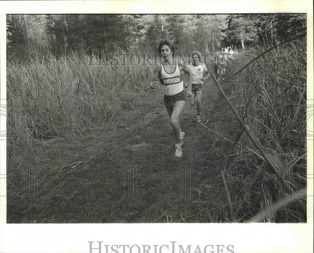 1981 Press Photo Riverside track &amp; field runner, Paul Lagrou, leads race- Historic Images