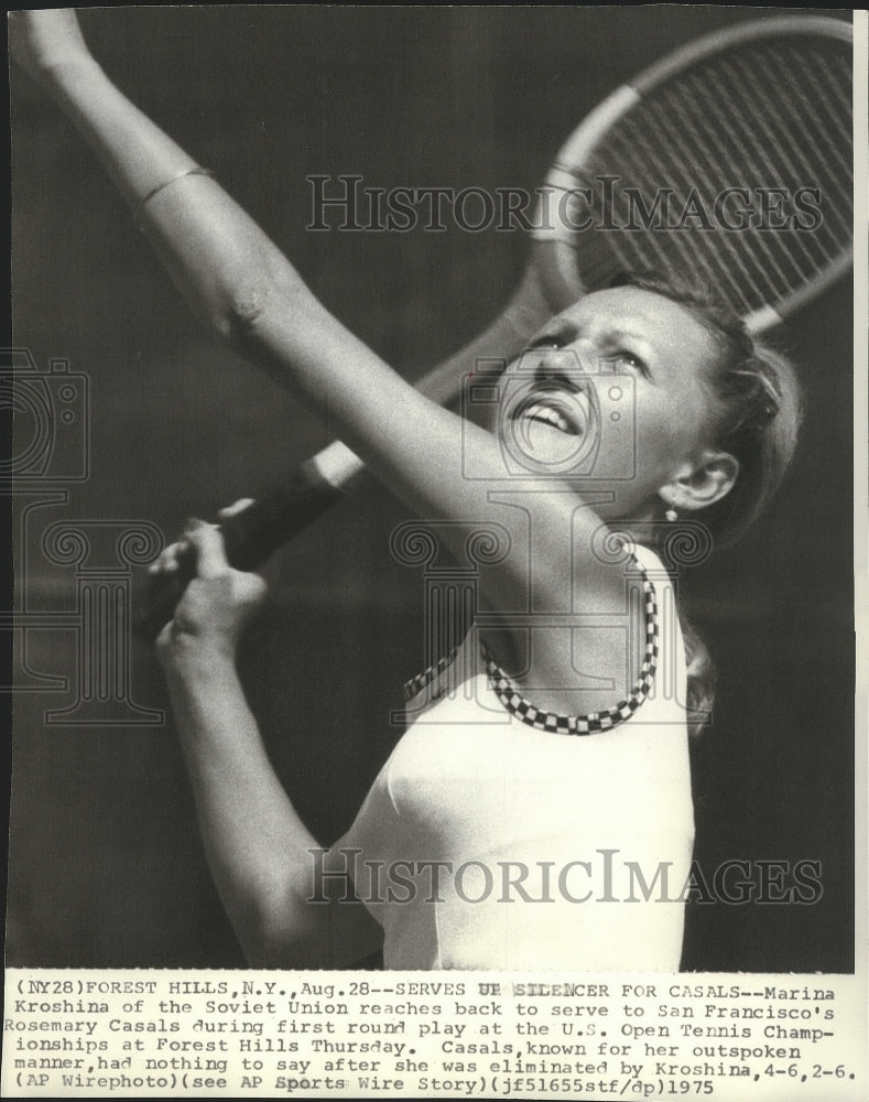 1975 Press Photo Marina Kroshina Reaches Back to Serve Tennis Ball at U.S. Open- Historic Images