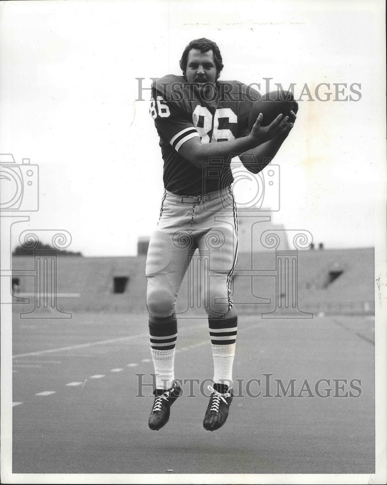 1972 Press Photo Tim Krause, Tight End of Washington State Football Team Jumps- Historic Images