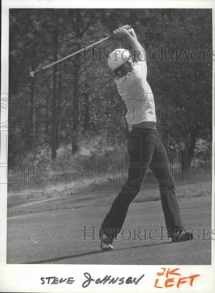 1973 Press Photo Golfer Steve Johnson Follows Through After a Big Swing- Historic Images