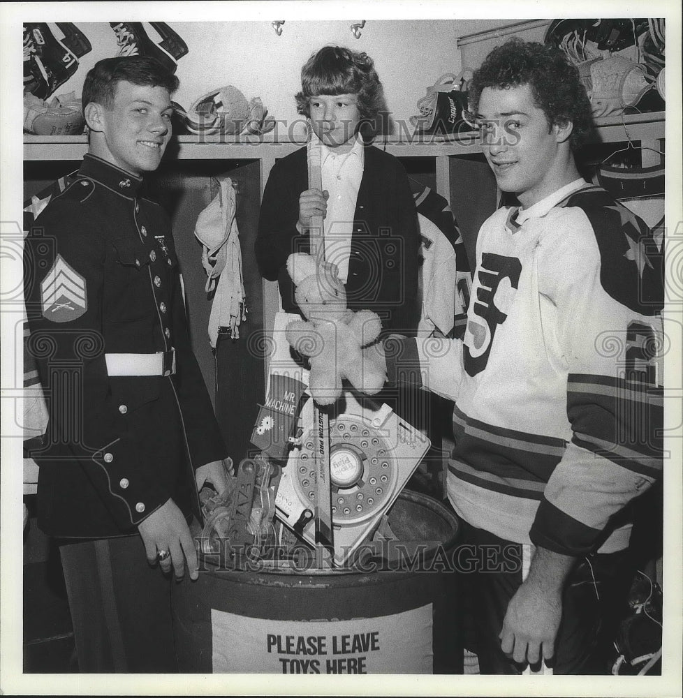 1979 Press Photo Sergeant Kevin Buster and Darren Yankovski with Toys for Kids- Historic Images