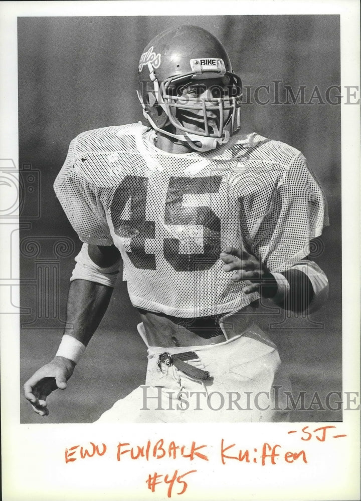 1985 Press Photo Football-Eagles Fullback Joe Kniffen Looks Back For Pass- Historic Images