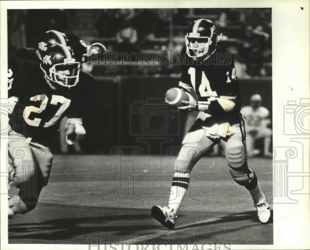 1980 Press Photo Football player, Tom O&#39;Neill, in action - sps10411- Historic Images